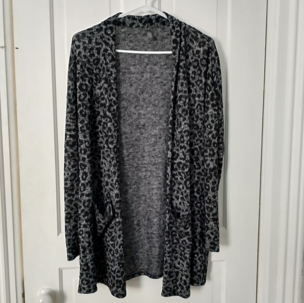 Leopard print lightweight cardigan
